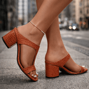 Alira Tacchi in Pelle